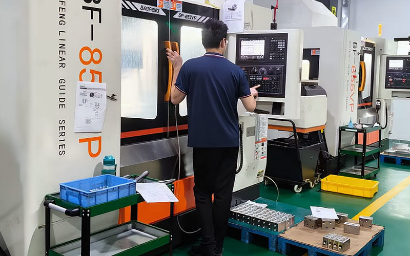 Dongguan Zhongwei Metal Products Co., Ltd สายการผลิตของผู้ผลิต