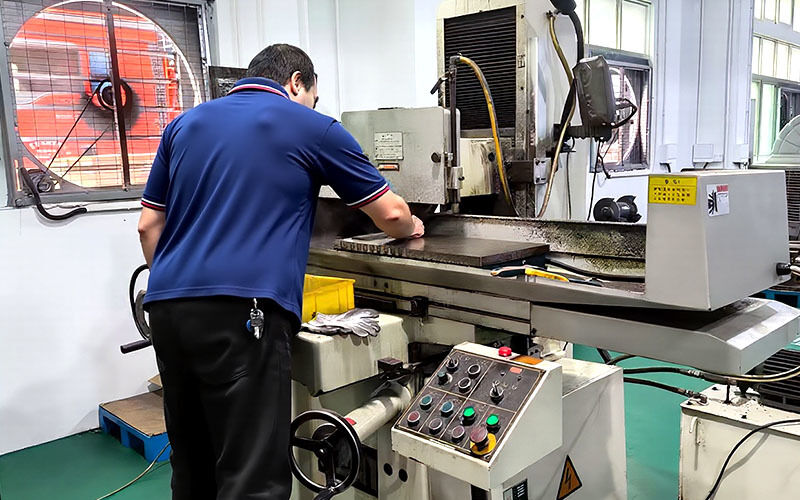 Dongguan Zhongwei Metal Products Co., Ltd สายการผลิตของผู้ผลิต