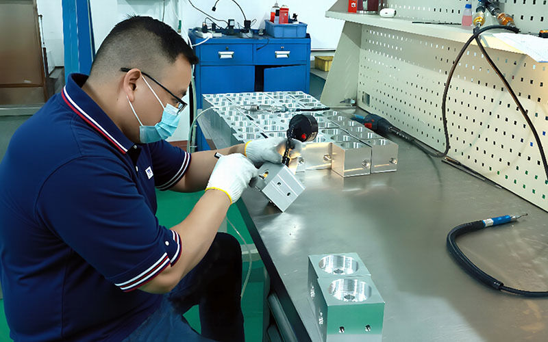 Dongguan Zhongwei Metal Products Co., Ltd สายการผลิตของผู้ผลิต