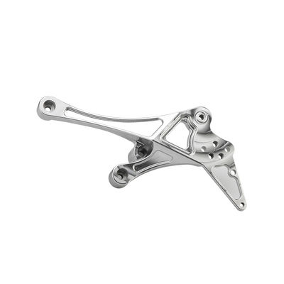 รถยนต์ CNC อัลลูมิเนียมชิ้นส่วนการประมวลผล มอเตอร์ไซเคิล Bracket สูตรเบาที่มี QC การควบคุมและ OEM / ODM